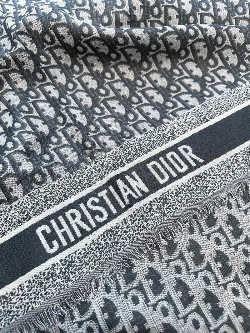 CHRISTIAN DIOR